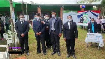 ¡Premio al esfuerzo y dedicación! Nativos concluyen carrera universitaria | Noticias Paraguay