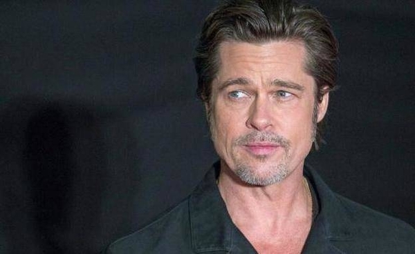 Diario HOY | Brad Pitt en Bruselas para visitar la exposición del escultor Thomas Houseago