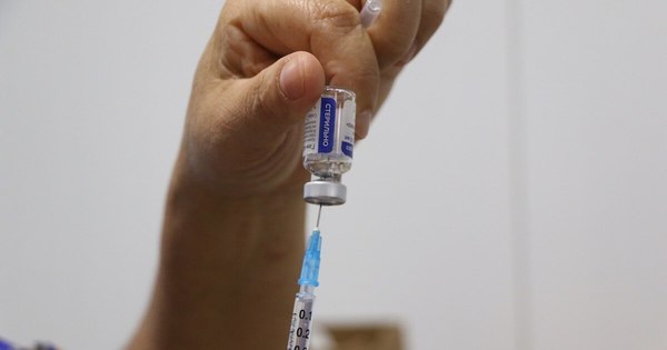 La Nación / Destacan vacunación contra el COVID-19 y piden a personales de blanco agendarse