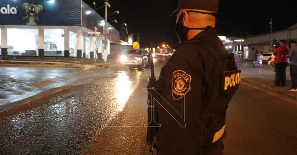 La Nación / Denuncian “apriete” policial cuando iban de urgencia al Ineram