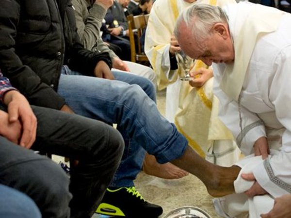 Papa renuncia al tradicional lavado de pies