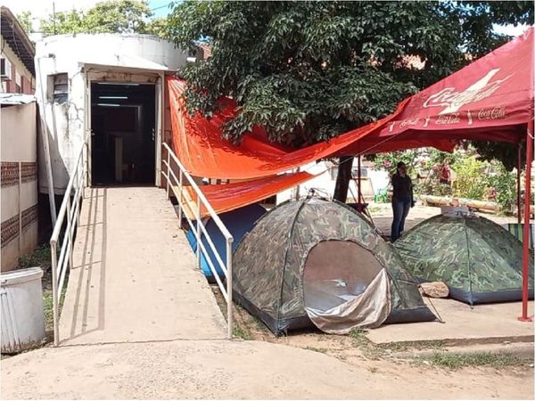 Familiares aguardan en cámping y camas de Terapia están saturadas