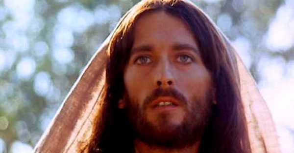 La “imposible” exigencia que debió cumplir Robert Powell para “Jesús de Nazareth” - C9N