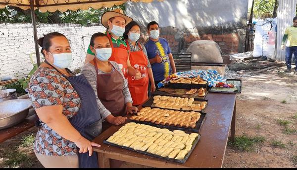 Equipo de Elías Bernal entrega chipas elaboradas en "Tatakua Republicano" - La Clave