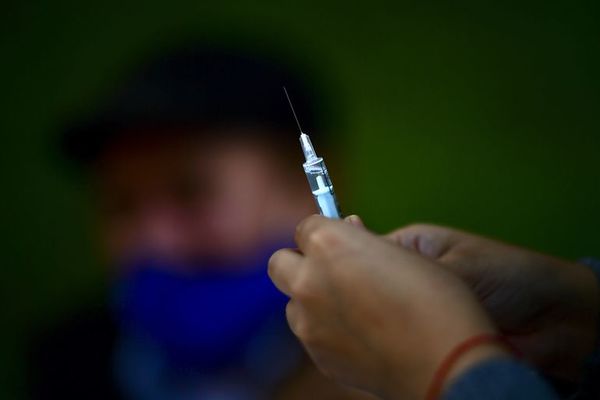 Argentina recibe otro millón de vacunas anticovid-19 y busca apurar campaña - Mundo - ABC Color