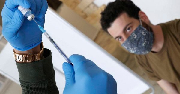 La Nación / Argentina recibe otro millón de vacunas antiCOVID-19 y busca apurar campaña