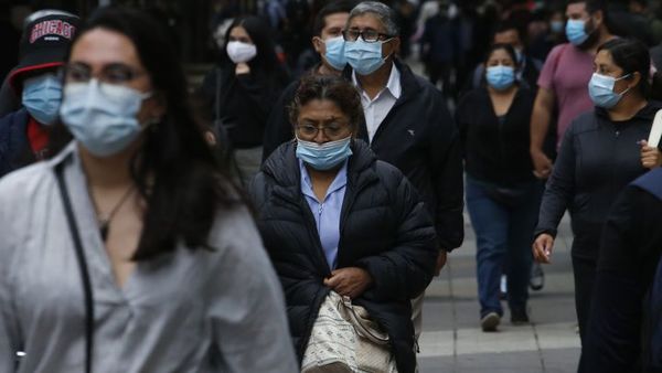 Chile sobrepasa el millón de contagios y cierra sus fronteras por un mes