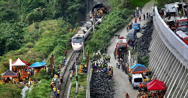 La Nación / Al menos 48 personas mueren en accidente de tren en Taiwán