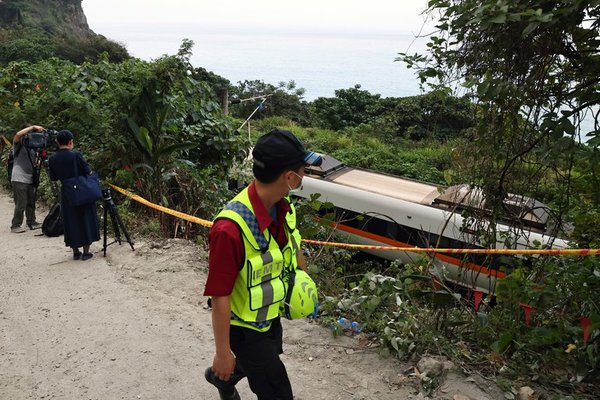 Tragedia en Taiwán: al menos 48 personas murieron tras el descarrilamiento de un tren | Ñanduti