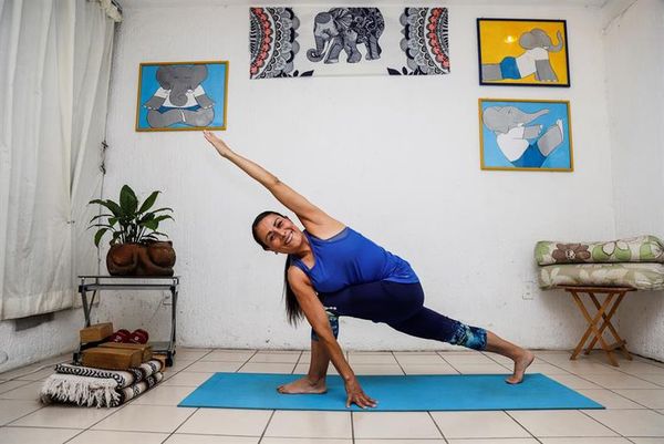 Yoga terapéutico, una alternativa para aliviar secuelas del covid-19  - Estilo de vida - ABC Color