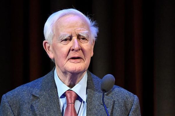 Profundamente antibrexit, el novelista John Le Carré pidió la nacionalidad irlandesa antes de morir - Literatura - ABC Color