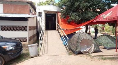 Familiares aguardan en cámping y camas de Terapia están saturadas