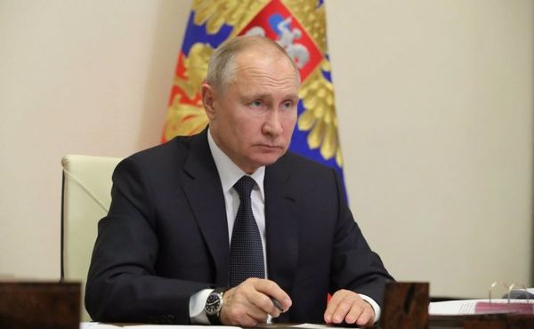 Putin afirma que la vacuna rusa Sputnik V tres eficaz contra todas las variantes del coronavirus