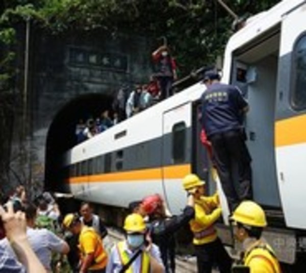 Taiwán: Fallecen 51 personas en accidente de tren - Paraguay.com