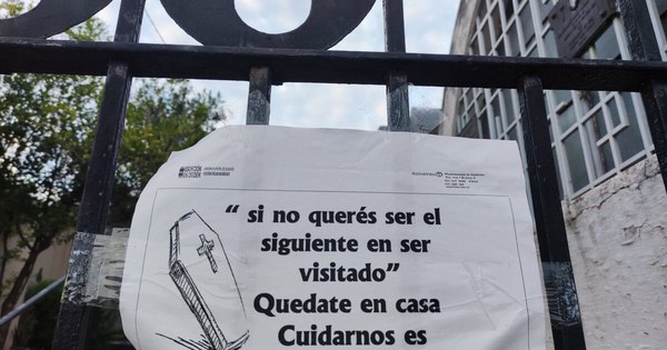 La Nación / “Si no querés ser el próximo en ser visitado, quedate en tu casa”, advierten desde el cementerio