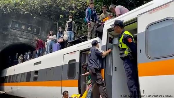 Al menos 51 personas murieron este viernes en accidente ferroviario en Taiwán