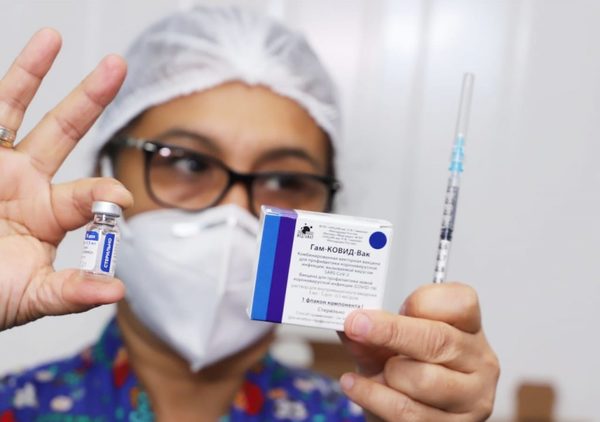 La próxima semana arribarán al Paraguay 10.000 dosis de la vacuna Sputnik V - La Clave