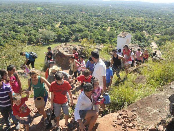 Con guardias de seguridad, impiden subir al cerro de Yaguarón