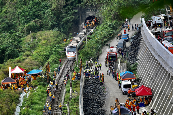 Al menos 51 muertos y 146 heridos tras accidente de tren en Taiwán | OnLivePy