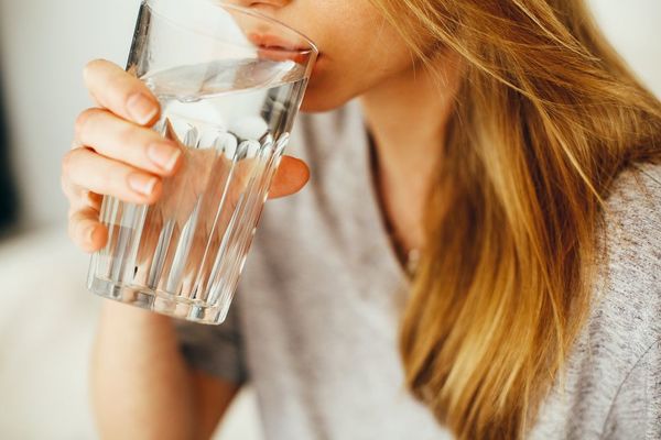 ¿Cuánta agua debo tomar según mi peso?