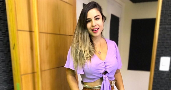 Elena de Troya nos enseña cómo hace radio desde su casa