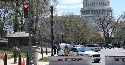 La Nación / Atropellan barrera de seguridad del Capitolio: murió un policía