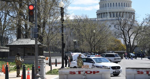 La Nación / Atropellan barrera de seguridad del Capitolio: murió un policía