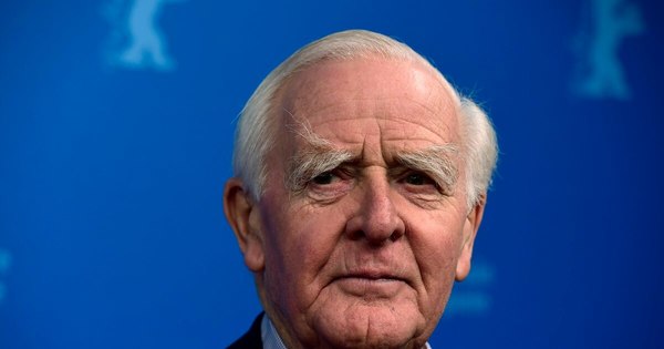 La Nación / John Le Carré murió siendo irlandés