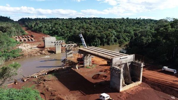 Toma forma puente que sustituirá a “balsa de la muerte” en Ñacunday  - ABC en el Este - ABC Color