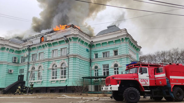 Médicos rusos continúan con una cirugía a corazón abierto en medio de un incendio en la clínica | Ñanduti