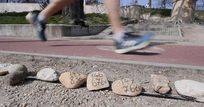 La Nación / Hungría: 20 mil piedras en homenaje a víctimas del COVID-19