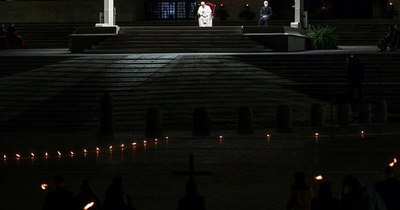 La Nación / Segundo Vía Crucis sin público del papa Francisco