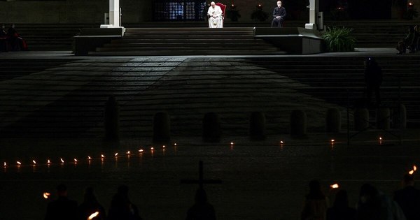 La Nación / Segundo Vía Crucis sin público del papa Francisco
