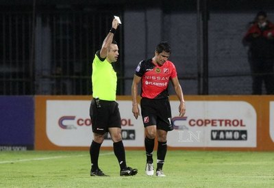 Los árbitros más 'tarjeteros' en lo que va de la temporada