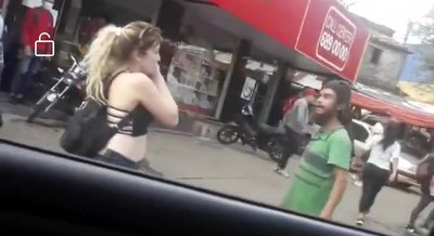 Crónica / Entre 9 vendedores le agredieron a una joven