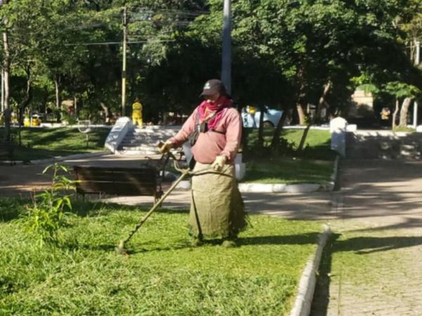 Realizan minga y pintura  de calles en días santos