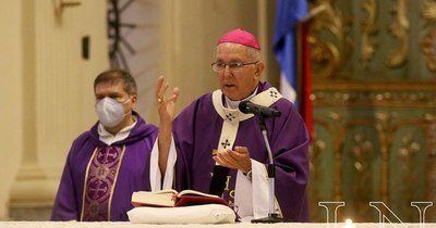 La Nación / Monseñor Edmundo Valenzuela cumple 50 años de ordenación sacerdotal