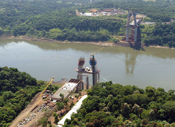 Concluyó segundo tramo del tablero del Puente de la Integración en el lado paraguayo