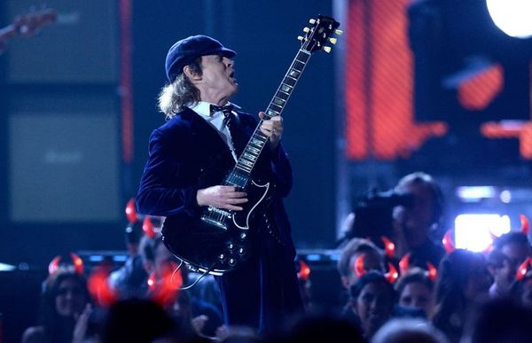 Parada 98: Angus Young, la guitarra enérgica y demoníaca de ACDC - ABC FM 98.5 - ABC Color