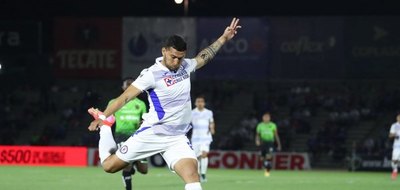 Con Escobar y Aguilar, Cruz Azul derrota a Juárez y alcanza un histórico récord