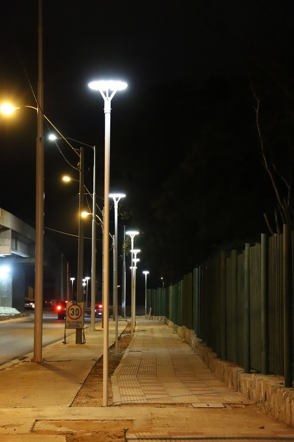 Reponen cableado subterráneo y las luces ornamentales vuelven a brillar | Ñanduti
