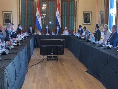 EJECUTIVO PROHÍBE NOMBRAMIENTOS, CONTRATACIONES Y AUMENTO SALARIAL