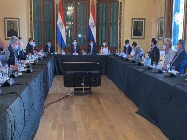 EJECUTIVO PROHÍBE NOMBRAMIENTOS, CONTRATACIONES Y AUMENTO SALARIAL