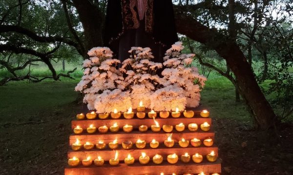 Tañarandy se ilumina en homenaje a las víctimas del Covid-19