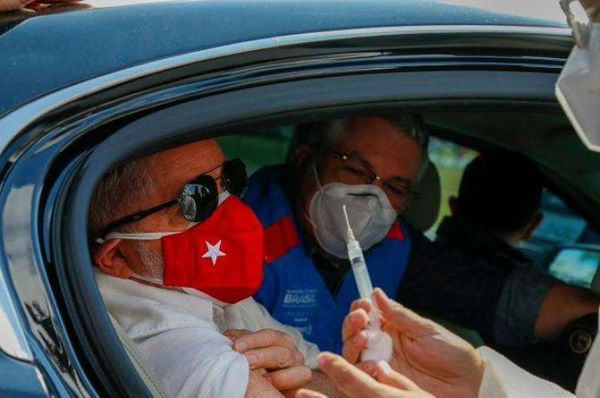 Lula recibe la segunda dosis de la vacuna contra el Covid-19 y pide al gobierno escuchar a la ciencia