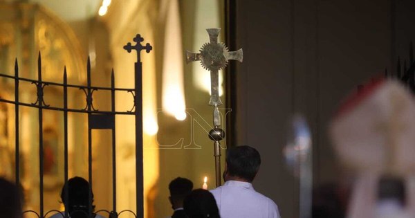 La Nación / Sábado Santo, vigilia pascual: “Se pueden adornar las casas para aguardar la resurrección de Cristo”
