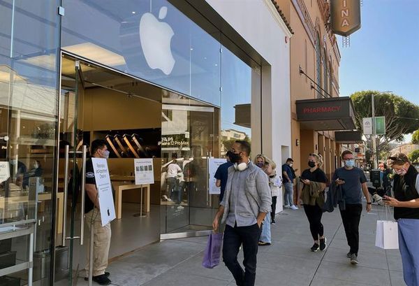 Apple cumple 45 años con el objetivo de migrar del hardware a los servicios - Tecnología - ABC Color