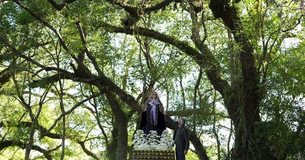 La Nación / Tañarandy y su adiós con candiles a 1.500 víctimas del coronavirus