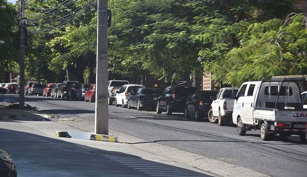 Largas filas para el hisopado - Nacionales - ABC Color