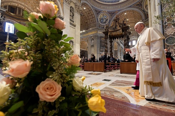 Papa Francisco pidió que se superen los retrasos en la distribución de las vacunas | Ñanduti